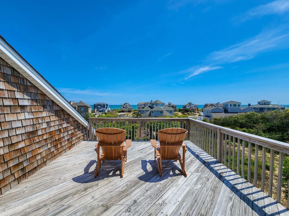 Top Sundeck 2023; Off Bedroom 3