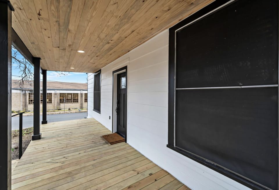Modern Farm House Blocks from the Silos House in Waco