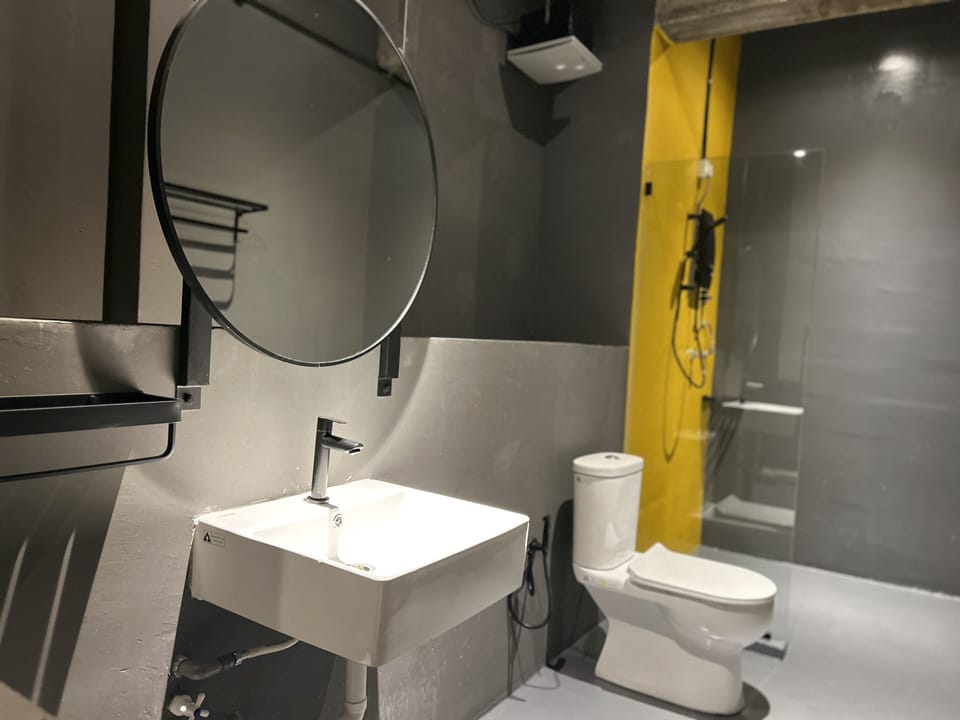 Executive Studio | Bathroom