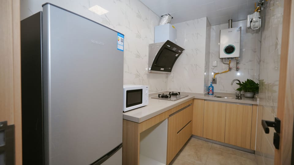 Business Suite, City View | Private kitchen | Fridge, microwave, stovetop, cookware/dishes/utensils