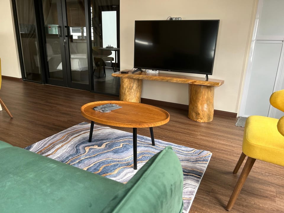 Basic House | Living area | 43-inch flat-screen TV with cable channels