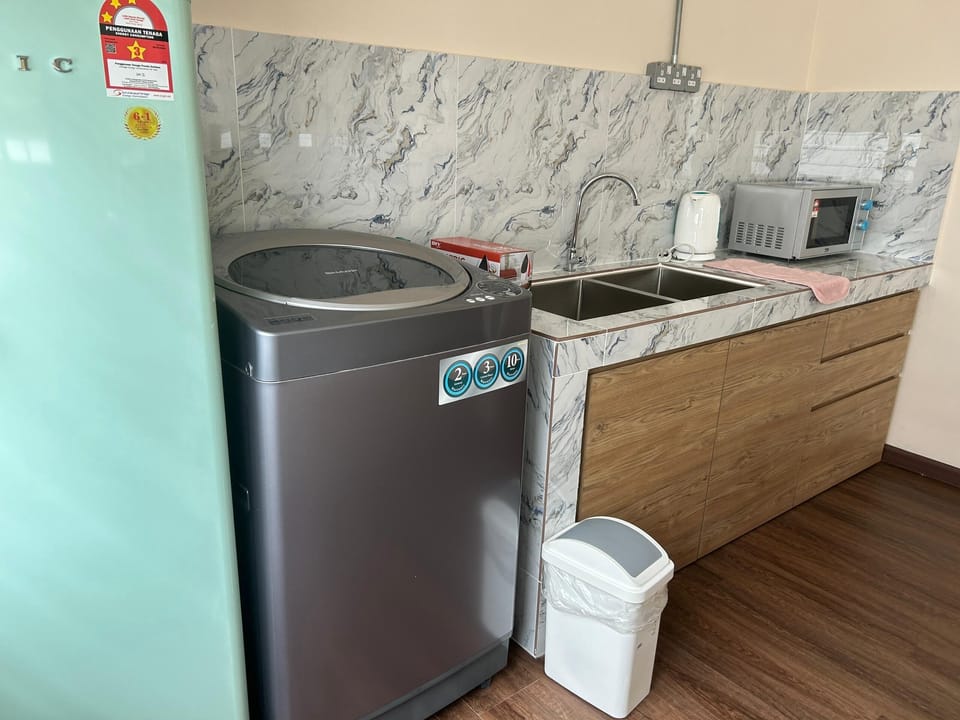 Basic House | Private kitchen | Fridge