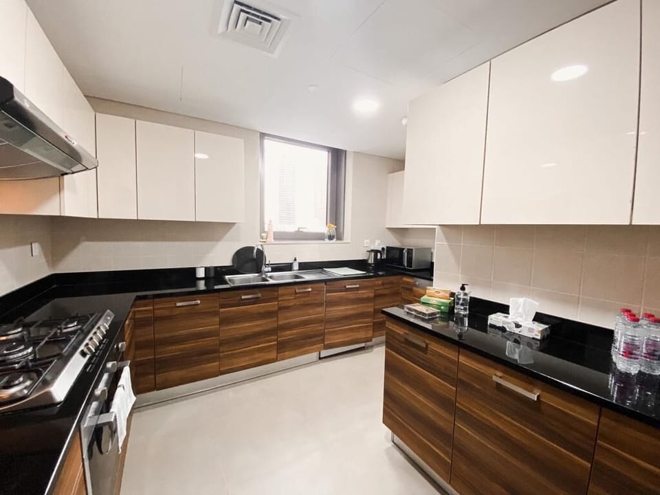 Standard Apartment | Private kitchen | Full-size fridge, microwave, oven, toaster oven