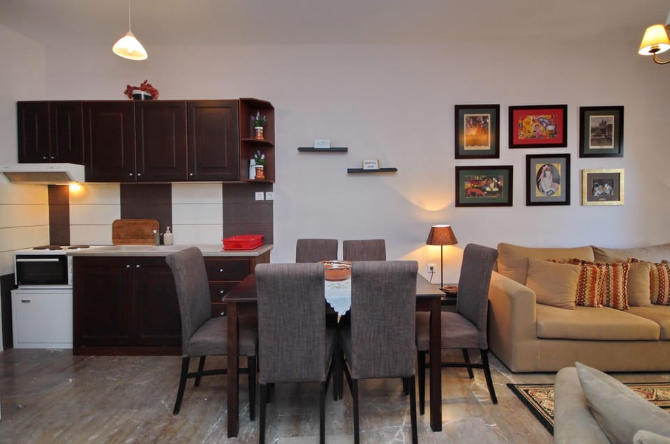 Family Apartment, 2 Bedrooms | In-room safe, individually decorated, individually furnished