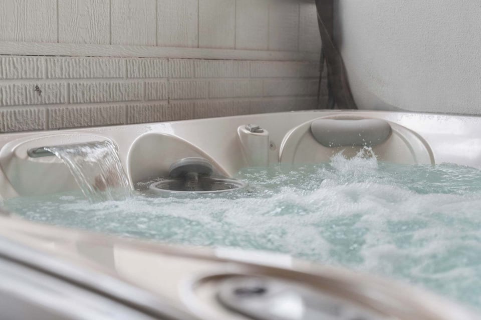Indoor spa tub