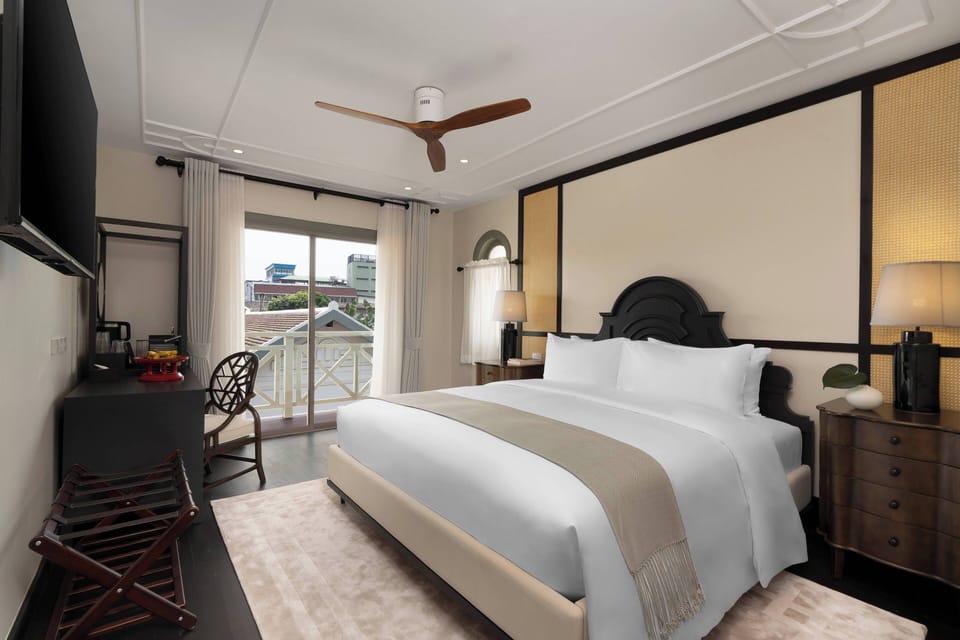 The Heritage King | Free minibar, in-room safe, individually furnished, desk