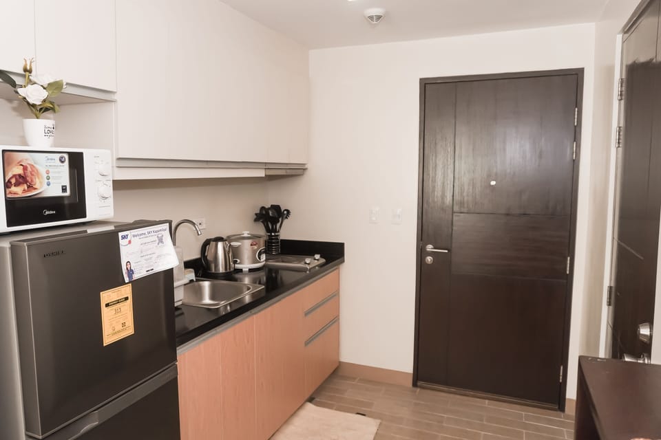 Exclusive Apartment | Private kitchen | Full-size fridge, microwave, oven, stovetop