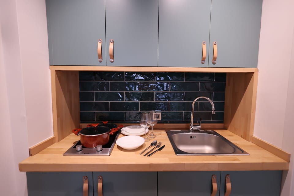 Deluxe Apartment | Private kitchenette | Mini-fridge, electric kettle, cookware/dishes/utensils, freezer