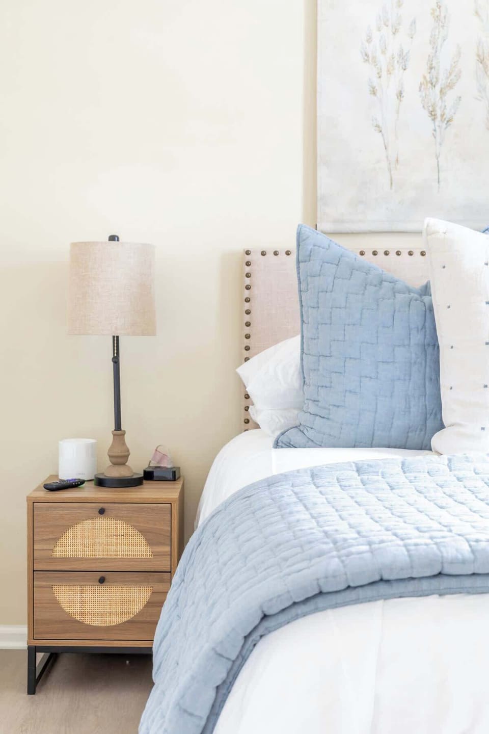 Queen bed.