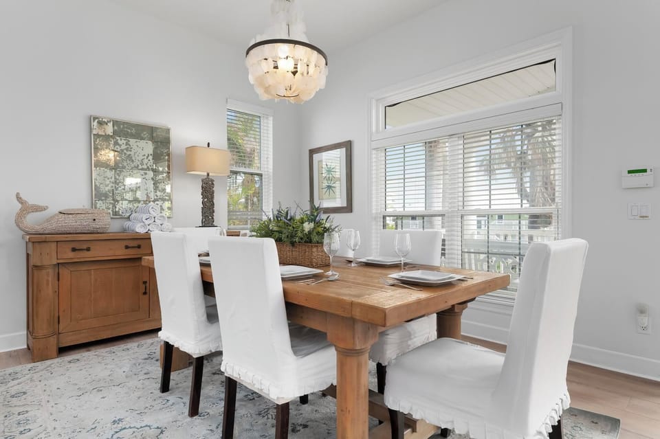 Gorgeous dining room
