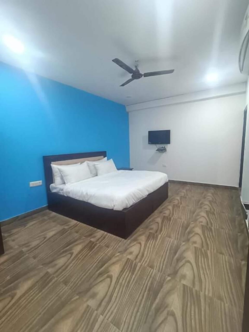 Deluxe Double Room | Free WiFi