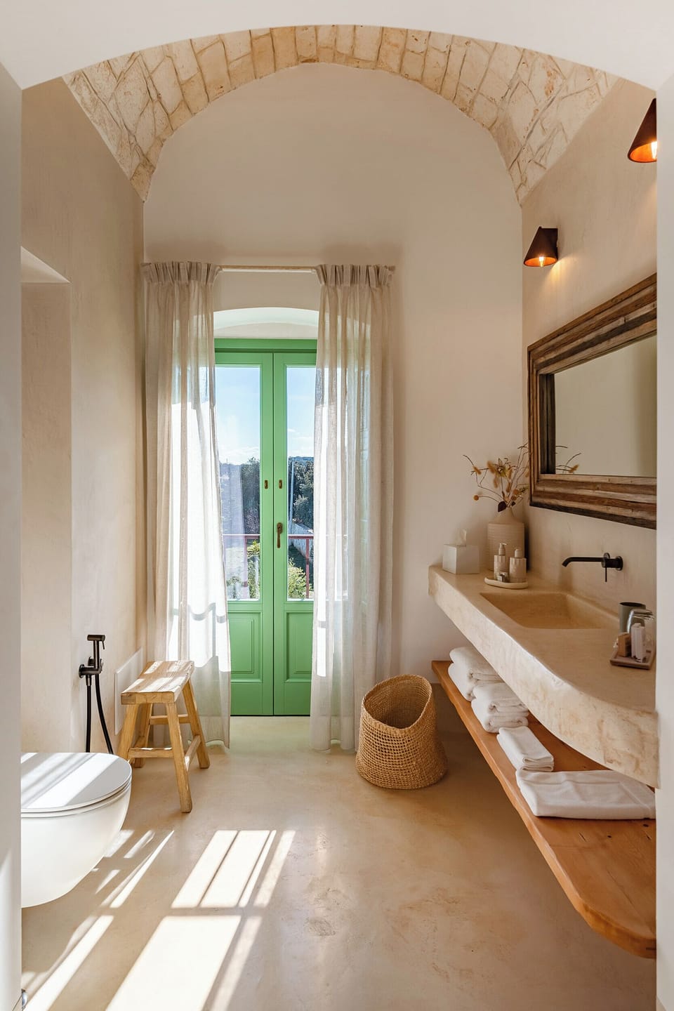 Panoramic Suite, 1 King Bed | Bathroom | Shower, rainfall showerhead, free toiletries, hair dryer