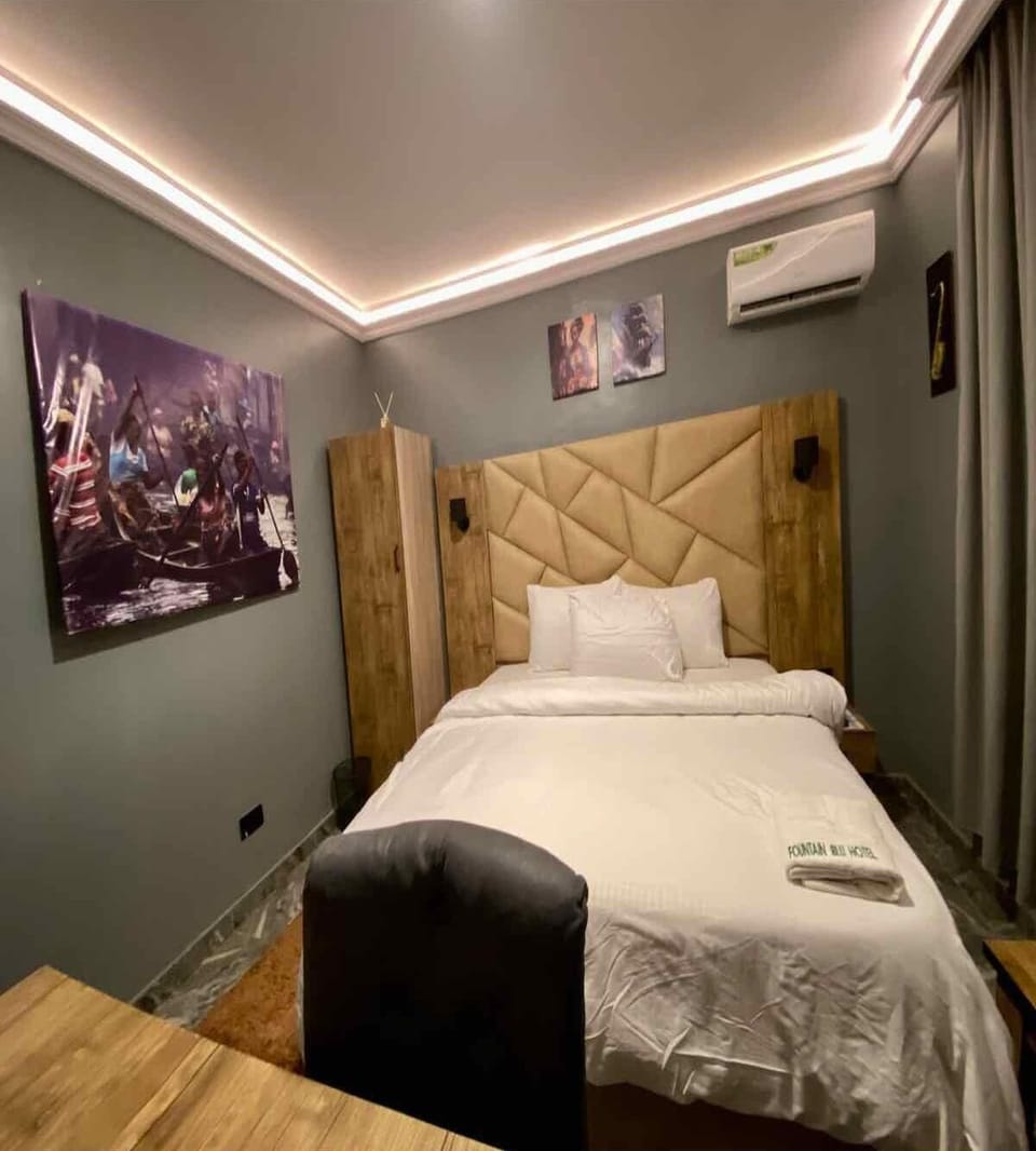 1 bedroom, individually decorated, individually furnished, desk