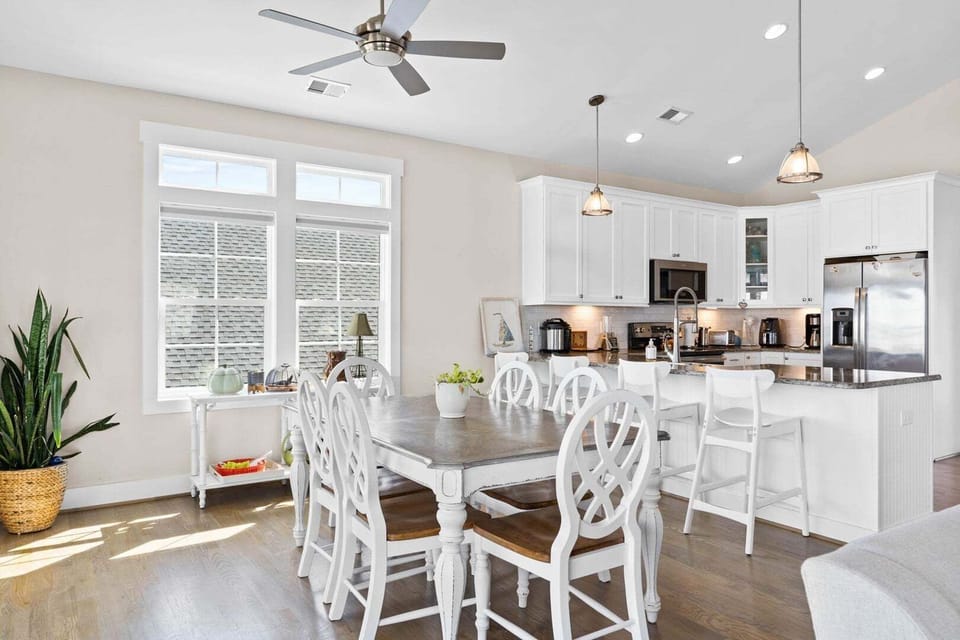 Upper Level Dining Area