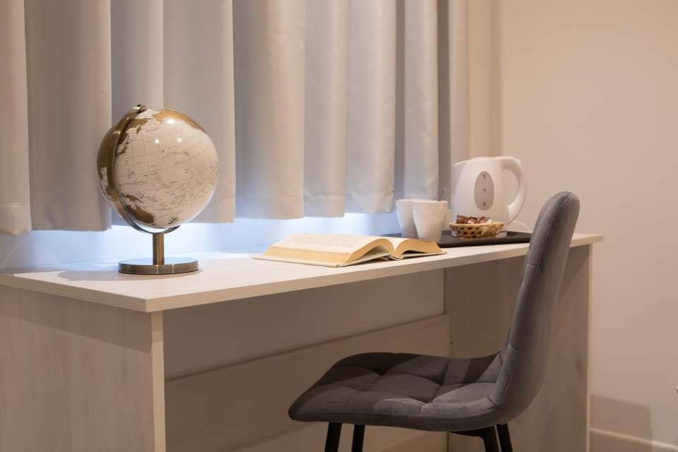 Superior Room | Egyptian cotton sheets, premium bedding, down comforters, minibar