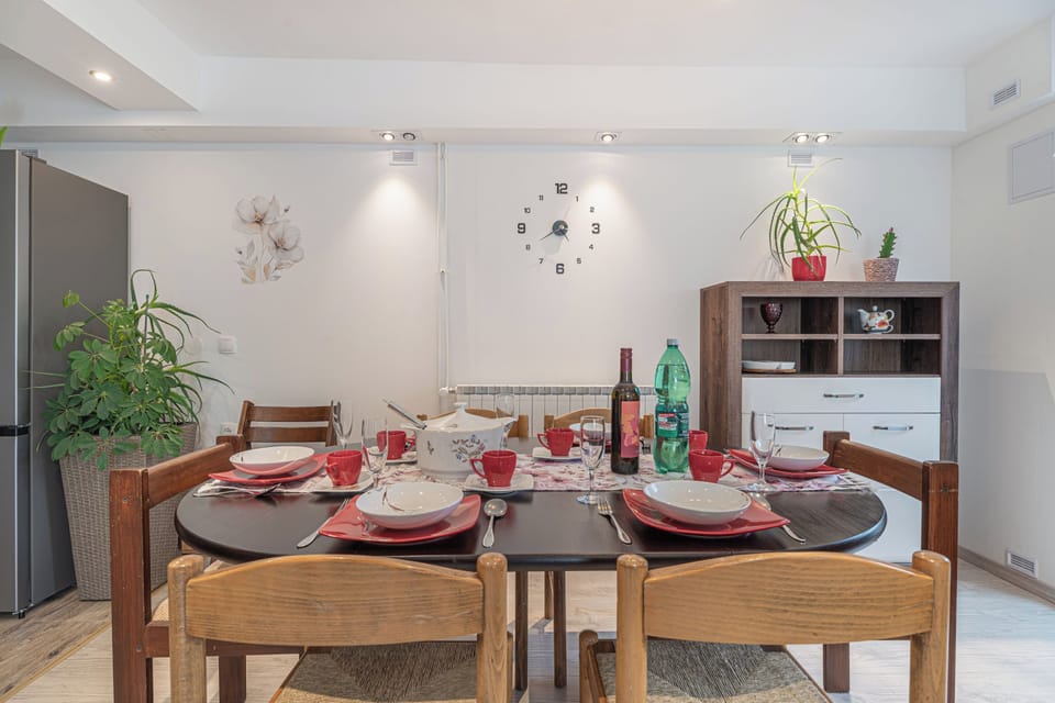 Family House, 3 Bedrooms, 2 Bathrooms (House Dijana With Pool) | Dining