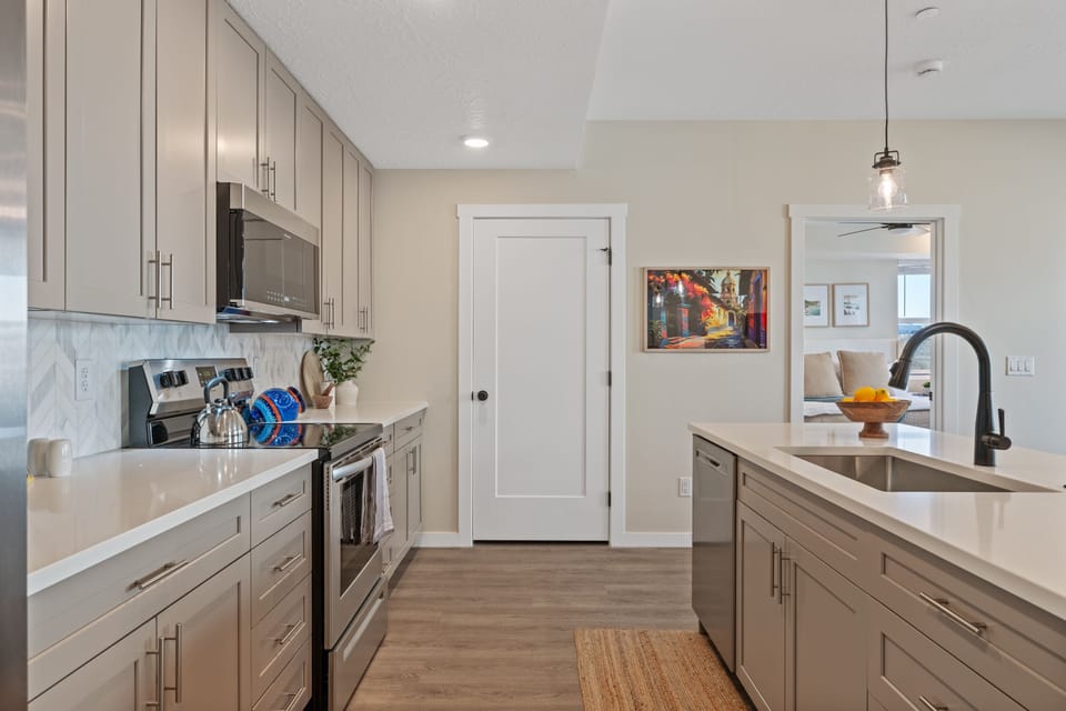 Condo, 2 Bedrooms | Private kitchen | Fridge, oven, coffee/tea maker, toaster