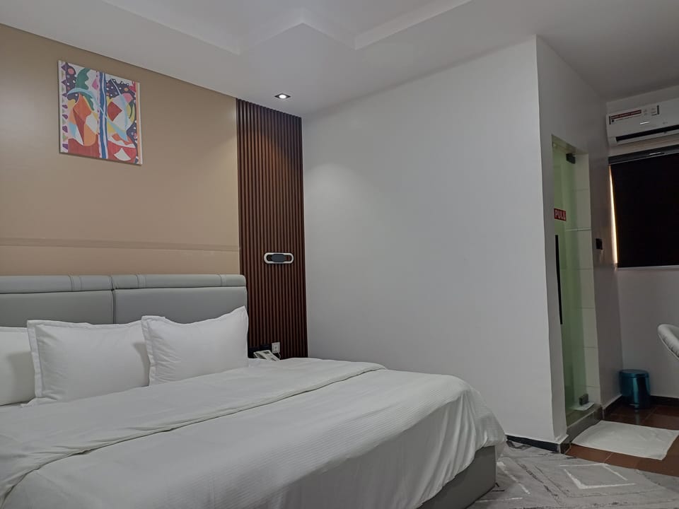 Standard Double Room | In-room safe, desk, soundproofing, free WiFi