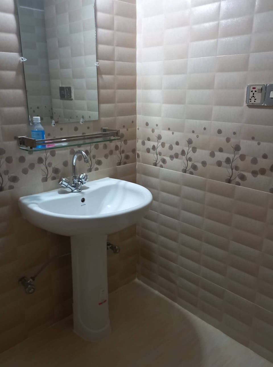 Rainfall showerhead, designer toiletries, towels, soap