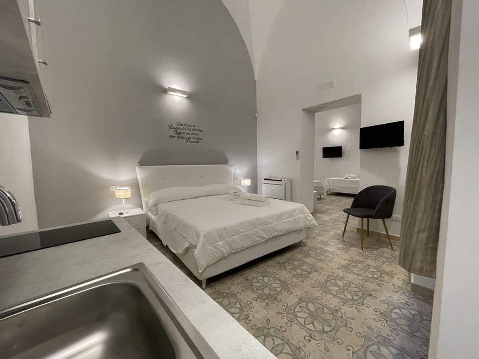 Comfort Room | Minibar, in-room safe, desk, soundproofing