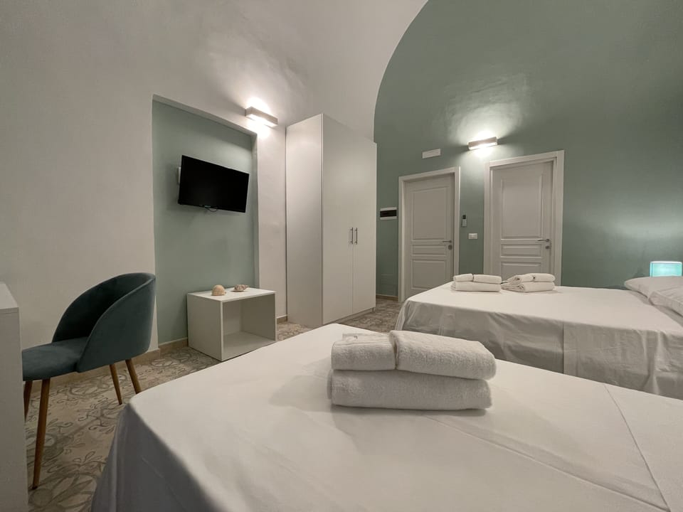 Comfort Triple Room | Minibar, in-room safe, desk, soundproofing