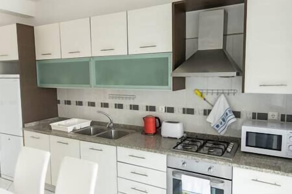 A full equipped kitchen (2)