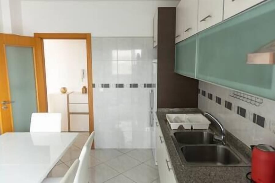 A full equipped kitchen (3)
