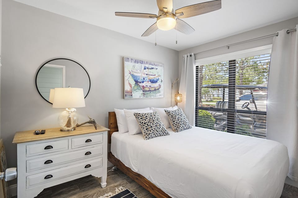 1st Floor Queen Bedroom