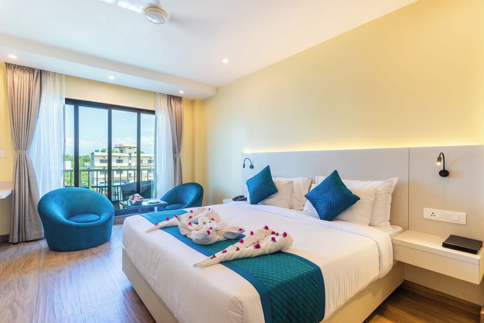 Junior Room | In-room safe, desk, soundproofing, iron/ironing board