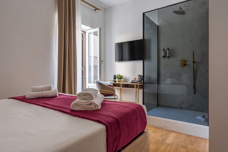Exclusive Room | Premium bedding, minibar, in-room safe, desk