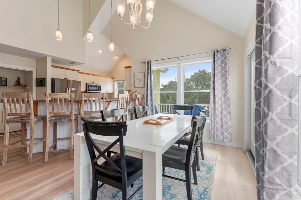HK03: Saltwater Kisses | Top Level Dining Area