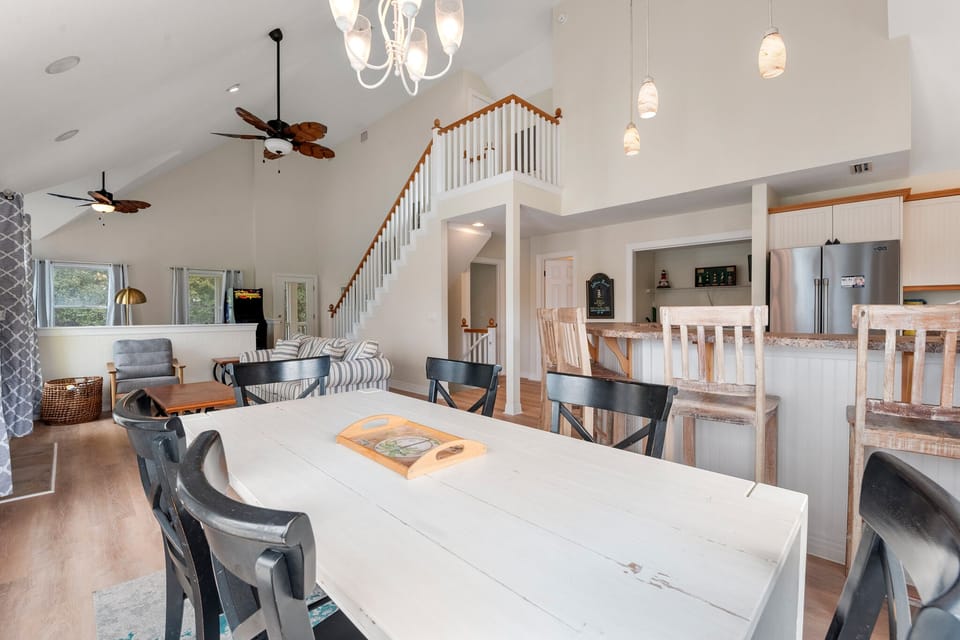 HK03: Saltwater Kisses | Top Level Dining Area