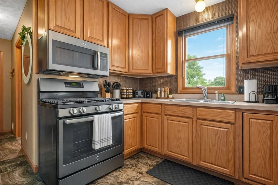 Kitchen: Bright and inviting with modern appliances, perfect for culinary adventures!