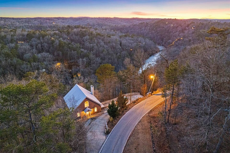 Located in the mountains close to Coosawattee River