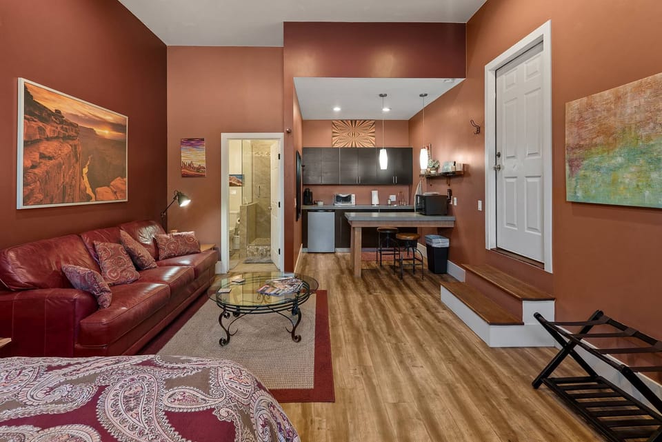 Living Area - 77 Wild Horse Mesa - Vivid Vacation Rentals Sedona - Living Area - 77 Wild Horse Mesa - Vivid Vacation Rentals Sedona