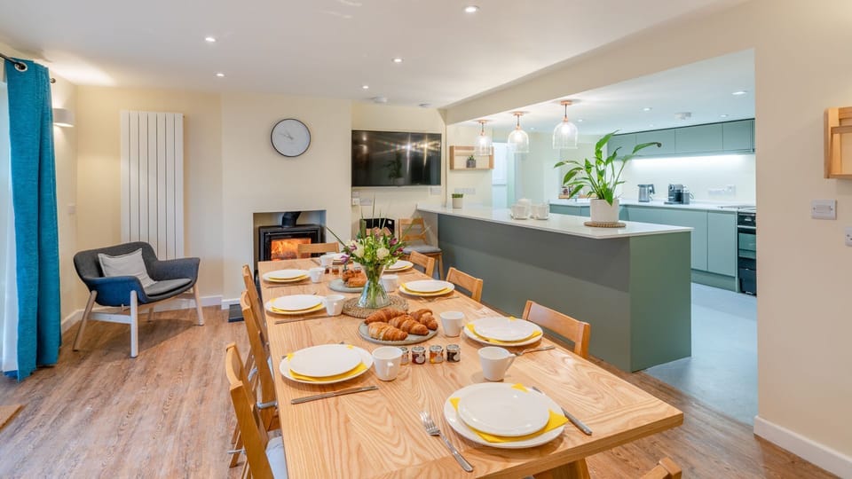 Kitchen/Dining Room, The Weir House, Bolthole Retreats