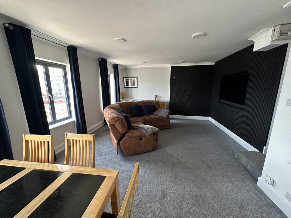 Apartment | Living area | Flat-screen TV