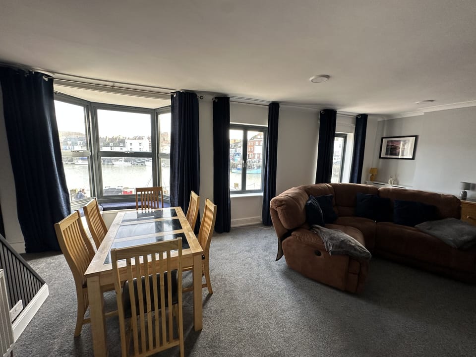 Apartment | Living area | Flat-screen TV