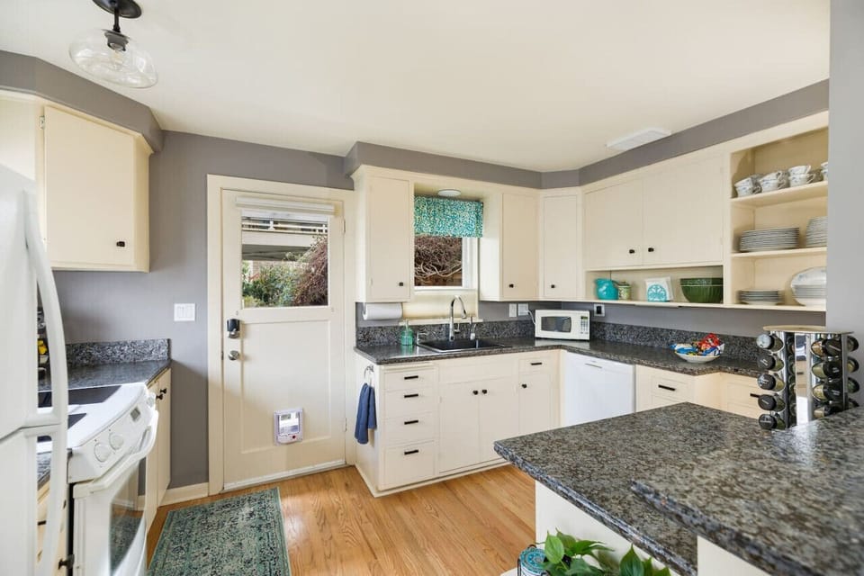 Fully equipped kitchen with all the appliances and utensils you need at your fingertips.