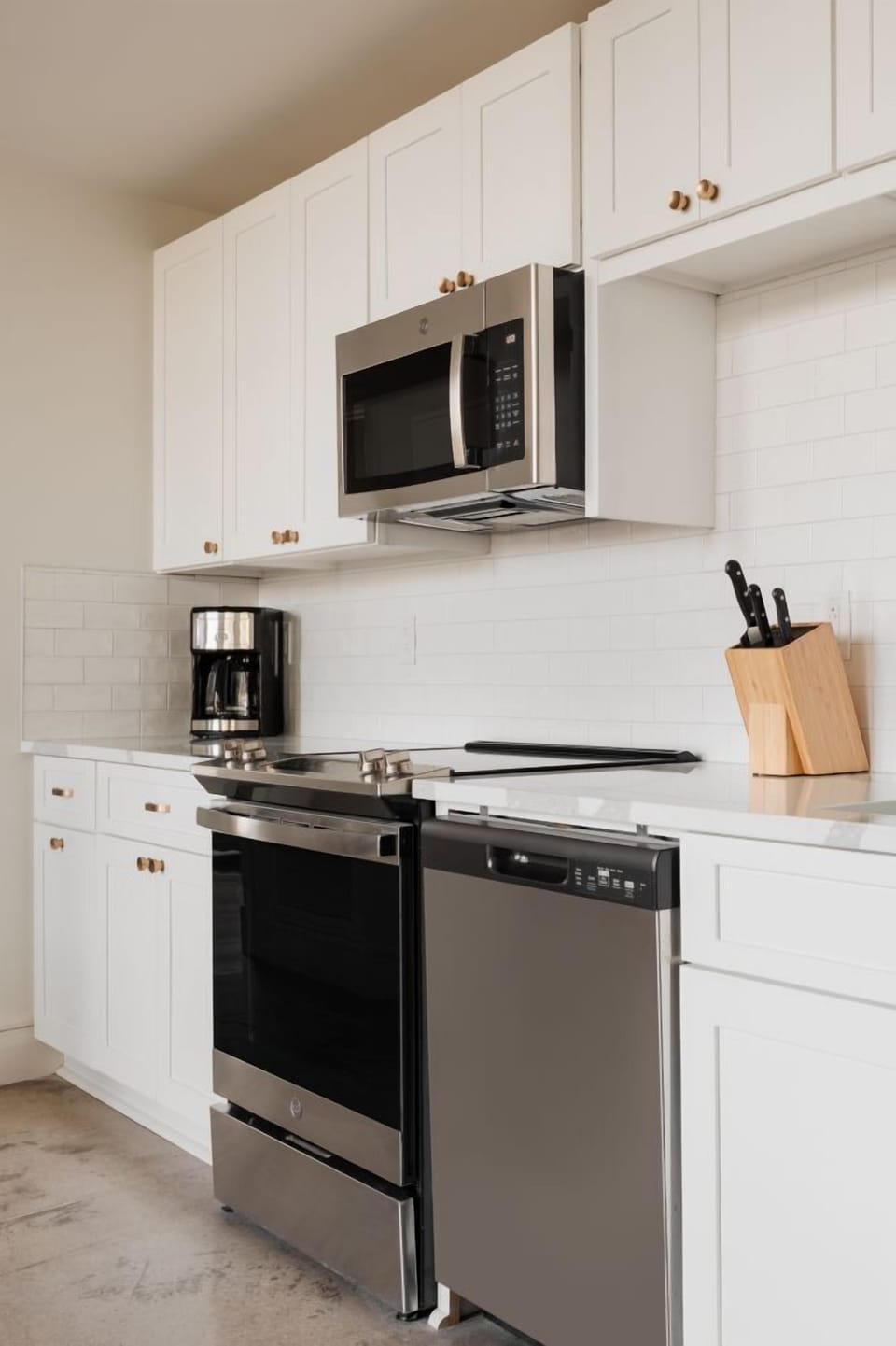 Whip up quick meals before exploring the city's vibe.