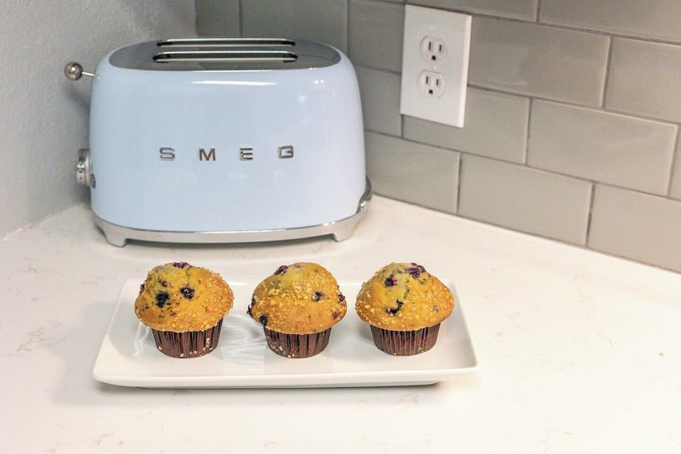 Form and function align with this Smeg toaster.