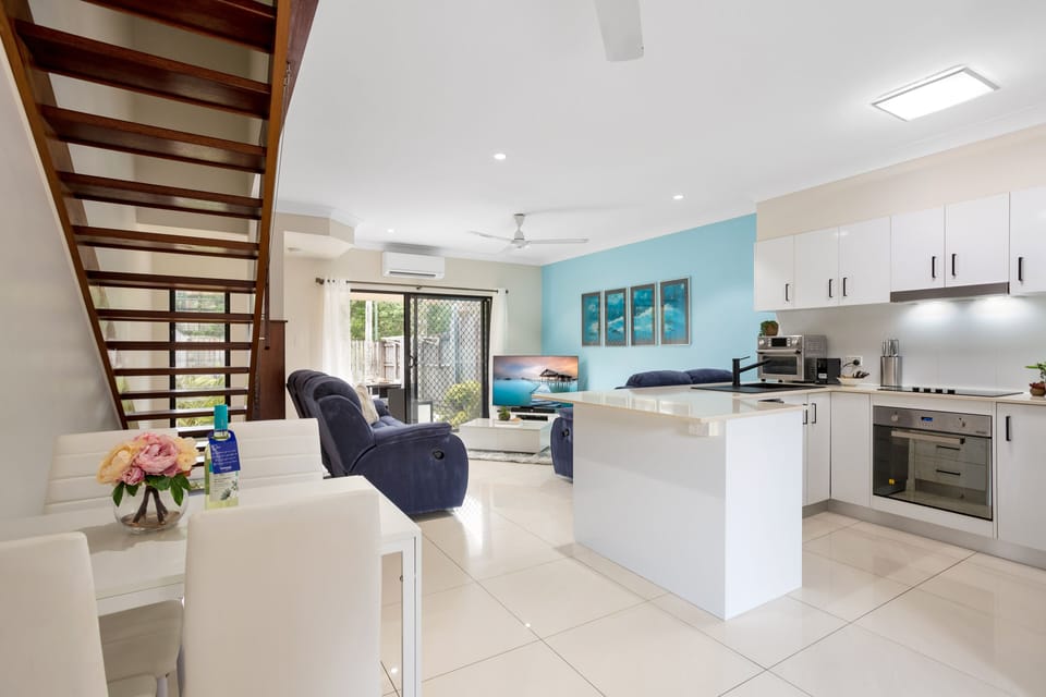 Comfort Apartment | Dining room