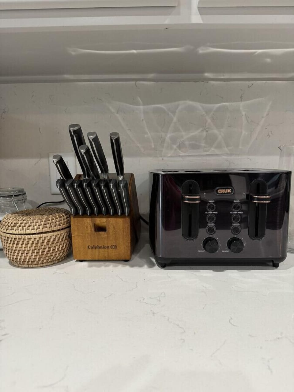 Functional knife set and multi-use toaster for versatile toasting options