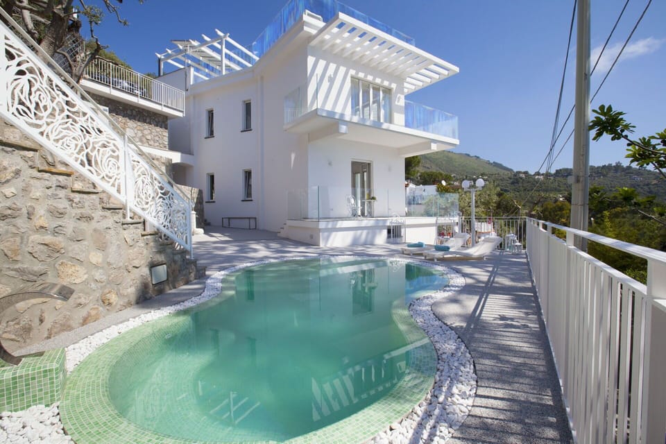 Balcony / Terrace / Patio, Building Exterior, Garden, Main Entrance, Pool, Spring, Summer