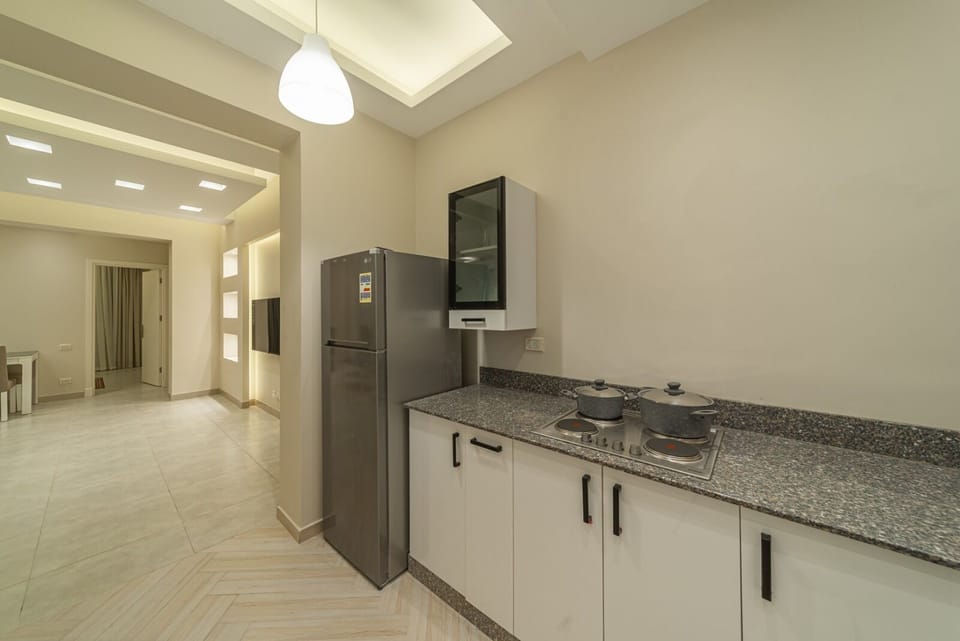 Suite | Private kitchen | Full-size fridge, microwave, oven, stovetop