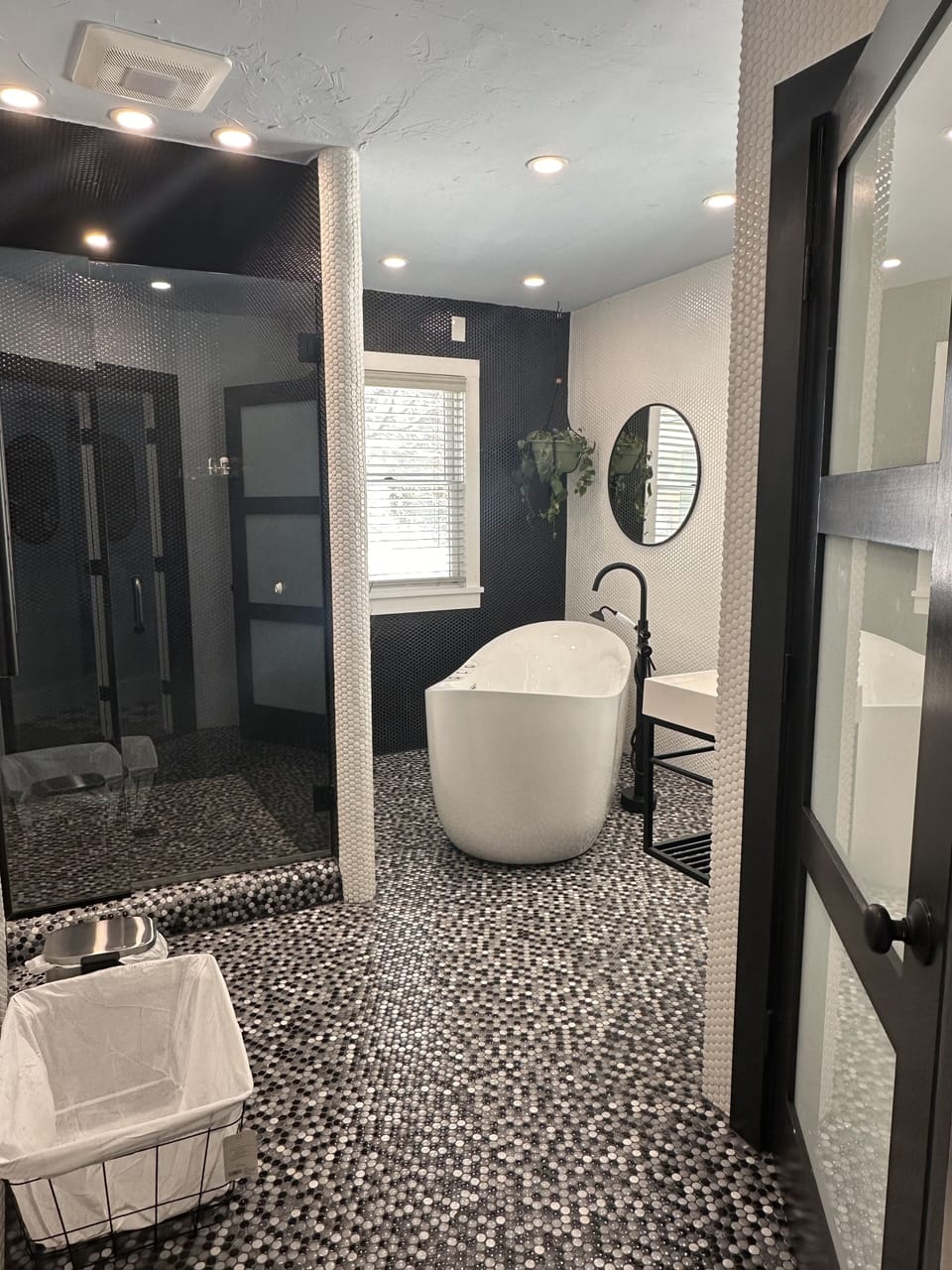 Signature Suite, Garden View | Bathroom | Jetted tub, rainfall showerhead, hair dryer, slippers
