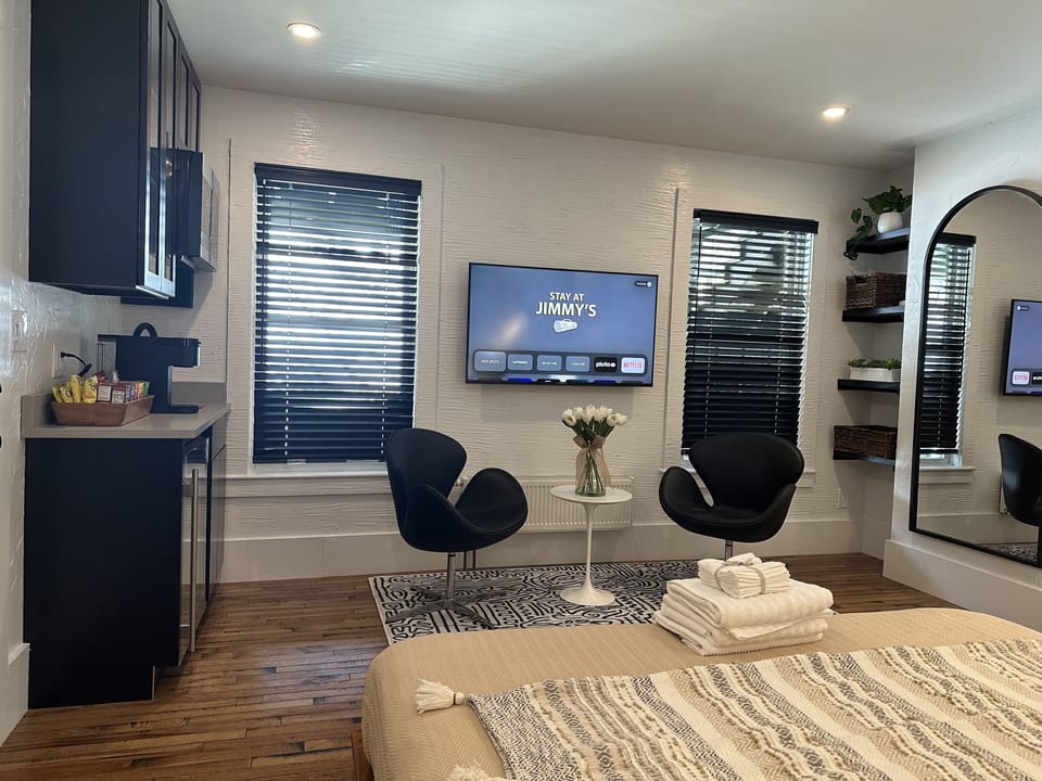 Signature Double Room, Courtyard View | Individually decorated, individually furnished, laptop workspace