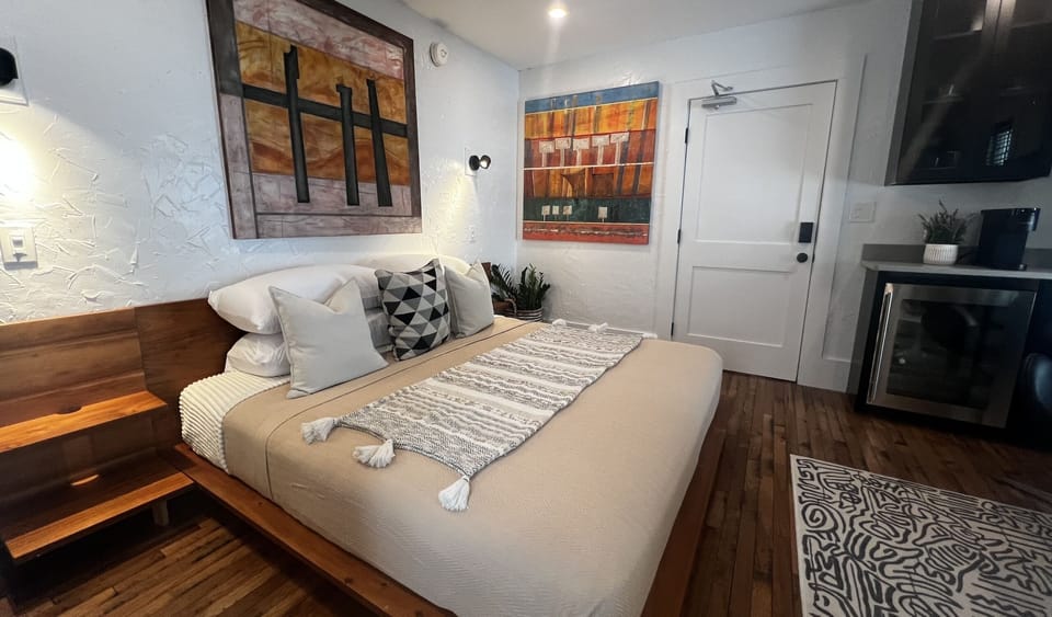 Signature Double Room, Courtyard View | Individually decorated, individually furnished, laptop workspace