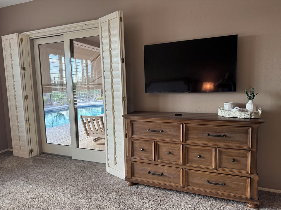 Master Bedroom - Pool Access
