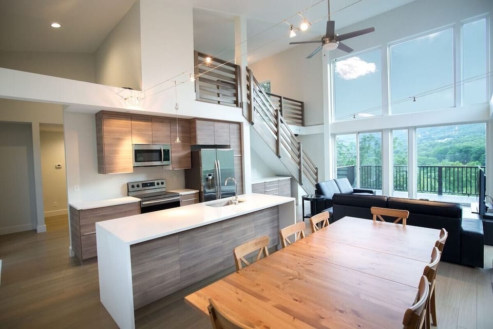 Open floor plan, with lots of light!